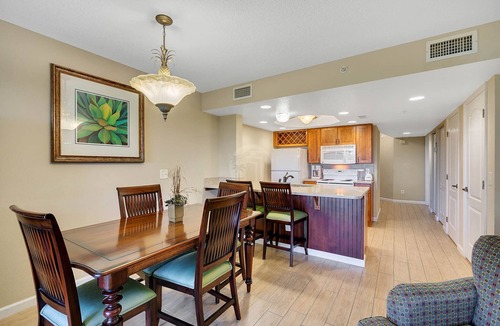 Cocoa Beach Condo | Beautiful Ocean Front Condo - Vacation Resort in Cocoa Beach - Great pool
