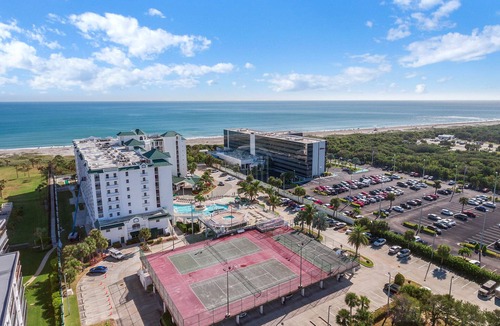 Cocoa Beach Condo | Beautiful Ocean Front Condo - Vacation Resort in Cocoa Beach - Great pool