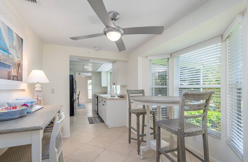 Sarasota House | Beautiful Pool Home minutes from Siesta Key Beach and siesta village.