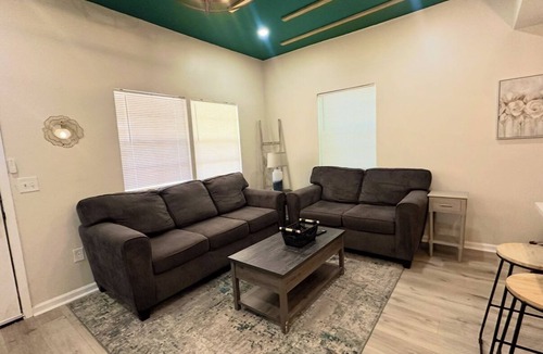 Riverside House | Beautiful Riverside Bungalow. Great for workers!