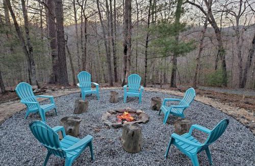 Marshall House | Beautiful Rustic Cabin Surrounded by Nature with Incredible Views and a Wrap-Around Deck for an Amazing Glamping Experience in Marshall, NC