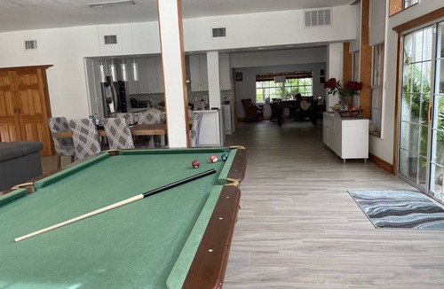 Palma Ceia West House | Beautiful S Tampa Home W/Heated Pool & Jacuzzi, Wi-Fi, Cable, DVD, pingpong,