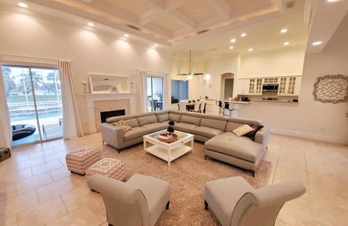 Palm Harbor House | Beautiful Saltwater Canal House
