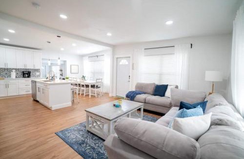 Old Seminole Heights House | Beautiful Spacious Stylish Near Busch Gardens