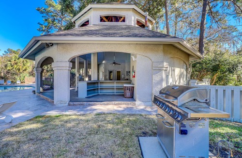 Sea Pines Condo | Beautiful villa with deck & shared pool, hot tub, tennis courts, sauna & more