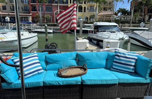 Marco Island Boat Rental | Beautiful yacht living on the water, close to beach and bars & restaurants !