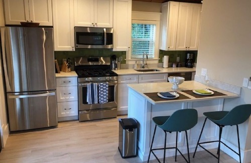 Laurel Park Cottage | Beautifully decorated 1bdrm carriage house - 8 min walk to downtown Sarasota