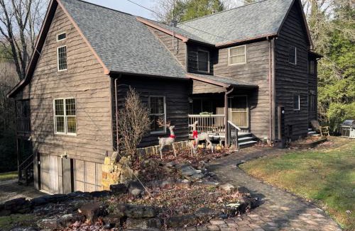 Edmond House | Beauty Mountain Hideaway - Secluded - New River Gorge National Park