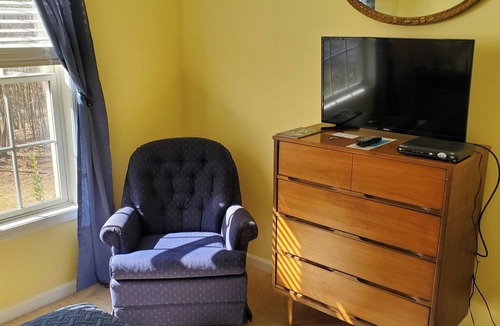 Seneca House | bedroom available in my house in lovely Seneca. 5 miles from Clemson University