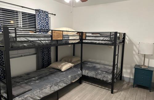 Ives Estates House | Bekahouse Hostel with parking, backyard and laundry