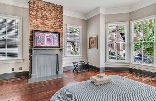 Savannah Victorian District Apartment | Belle's Haven |Historic Downtown | Walk To Forsyth Park