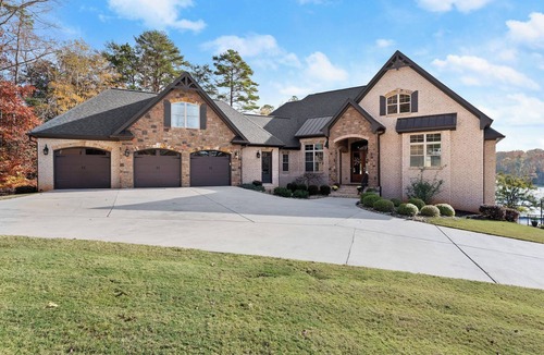 Gainesville House | Bellini Bliss on Lake Lanier-Private Get Away-Private Dock-Pool-Hot Tub