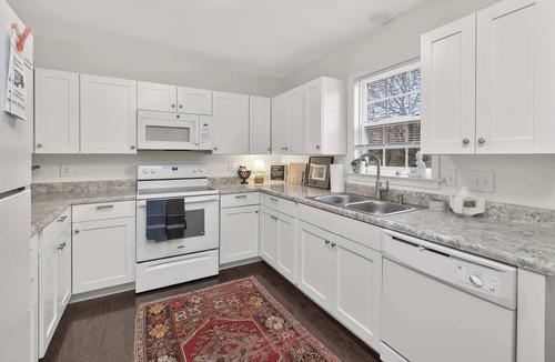Belmont Historic District House | Belmont Gem | 4BR Stay Walkable to Downtown