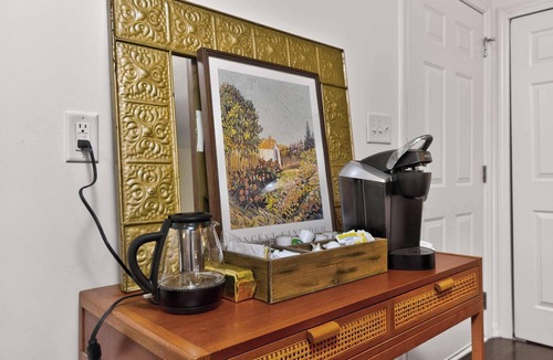 Belmont Historic District House | Belmont Gem | 4BR Stay Walkable to Downtown