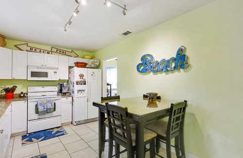 Dunedin House | Best beach a bike ride away, and Charming Dowtown Dunedin a quick walk away