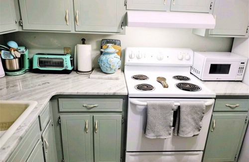 Old Town House | BEST location Quiet Cottage Pets Kitchen
