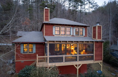 Bear Lake Reserve House | "Best mountain view" Enjoy the lake and mountains at this 5 star resort.