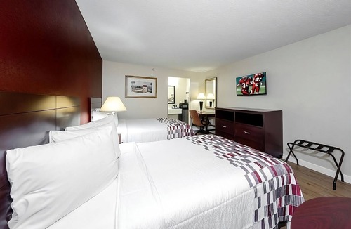 Ellenton Hotel | Best Value, Quality Stay! Pet-friendly, Free Parking, Outdoor Pool!