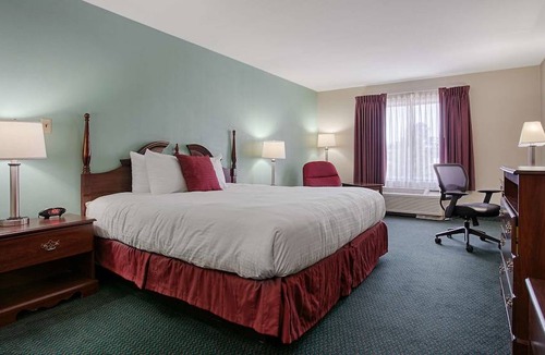 Seven Oaks Hotel | Best Western Executive Inn & Suites