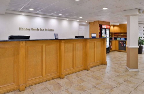 Cottage Line Hotel | Best Western Plus Holiday Sands Inn & Suites