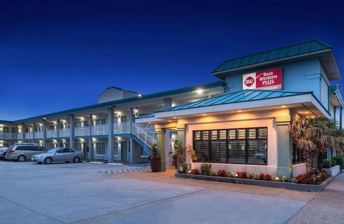 Cottage Line Hotel | Best Western Plus Holiday Sands Inn & Suites