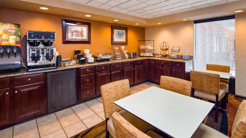 Cookeville Hotel | Best Western Thunderbird Motel