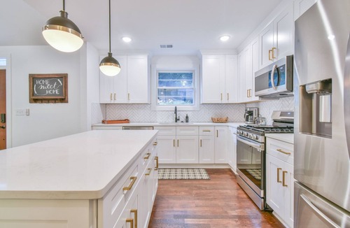 Belvedere Park Cottage | Big Backyard Bungalow