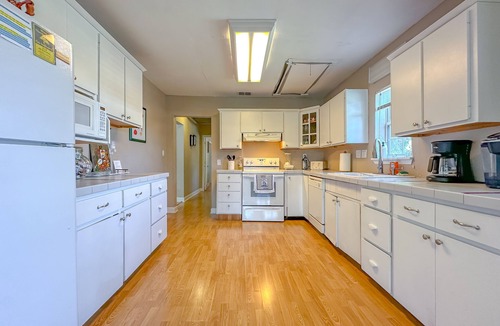 Crawfordville House | Big Canal-front house, kayaks, canoes, game room, fish right from the dock.