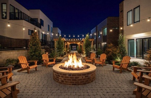 Historic Edgefield House | Big Group Stays I 2 Units | 8 Kings + 8 Baths