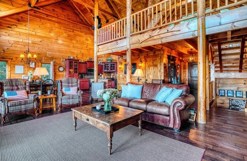 Morganton House | BigFoot Lodge Amazing Long Range Views Hot Tub Fire Pit Near Blue Ridge