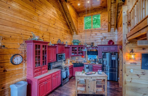 Morganton House | BigFoot Lodge Amazing Long Range Views Hot Tub Fire Pit Near Blue Ridge