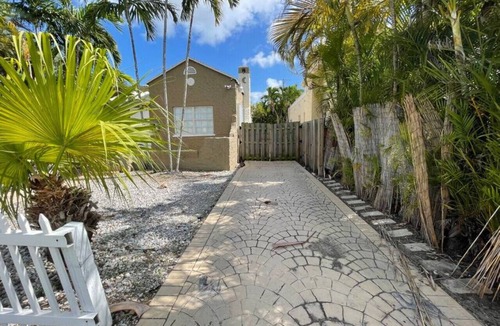 Hallandale Beach House | Bike to Beach-Spacious With Patio BBQ Plus Game Room