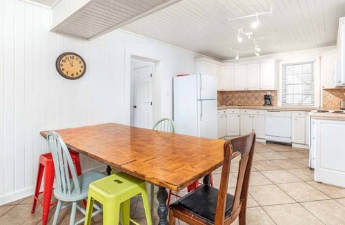 Savannah Beach Condo | Bikini Bottom | Charming Apt in Historic Home, Nearby Beach Access