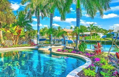 Anna Maria House | Bikini's & Martini's Waterfront Canal: 1 Block to Beach! Dock! On Canal! Anna Maria Life