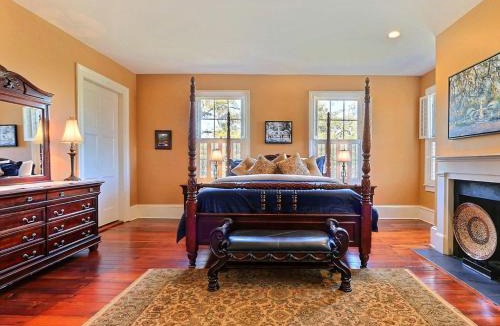 Historic Downtown Savannah House | Bird Baldwin Forsyth Suite
