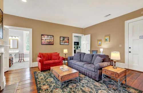 Historic Downtown Savannah House | Bird Baldwin Forsyth Suite