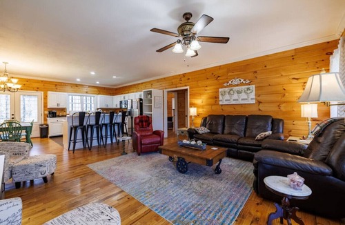 Mentone House | Bird House | Hot Tub, Large Yard, Horses Nearby