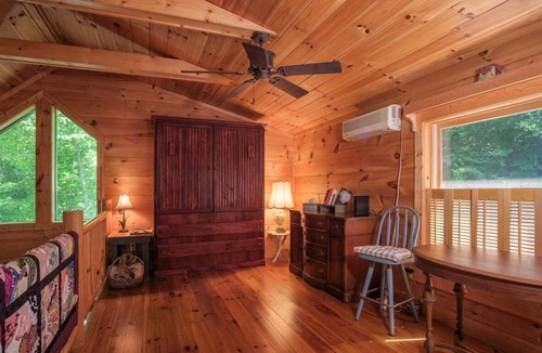 Penrose Cabin | Black Bear Lodge Near Dupont State Forest