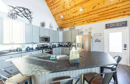 Canaan Valley House | Black Diamond-New Build, Ski, Hot Tub, Views, BBQ, EV & AC