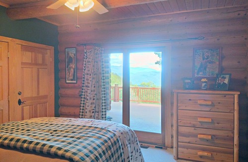 Apple Ridge Cabin | Blowing Rock Fabulous Log Cabin with Great Views. Upscale newer large home