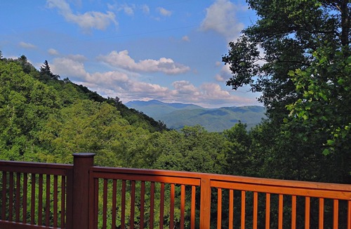Apple Ridge Cabin | Blowing Rock Fabulous Log Cabin with Great Views. Upscale newer large home