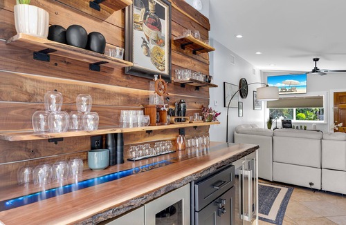 Midtown House | ~BLUE HAVEN~ Welcome to this single-story retreat with a pool!