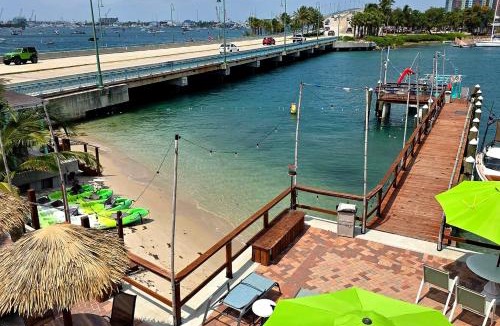 Singer Island Hotel | Blue Heron Bridge Hotel and Dive Club