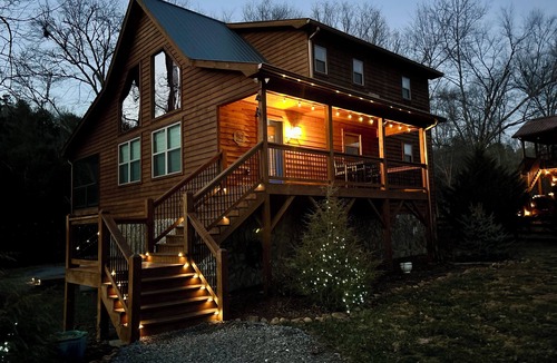 Murphy Cabin | Blue Jay Riverfront cozy cabin along the Nottley River in Murphy, North Carolina