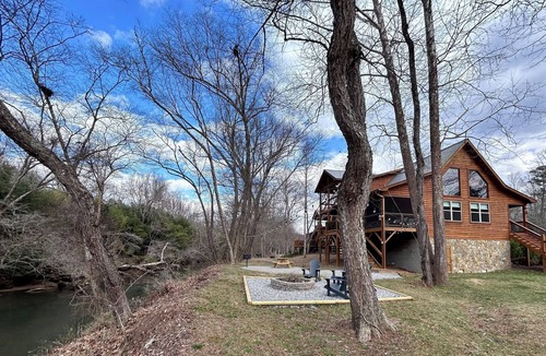 Murphy Cabin | Blue Jay Riverfront cozy cabin along the Nottley River in Murphy, North Carolina