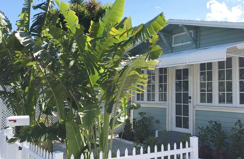 Mango Groves Cottage | Blue Lizard Cottage 2 - Walk/Bike Downtown&Beach