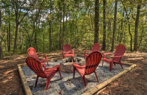 McCaysville House | Blue Ridge Cabin: Hot Tub, Fire Pit & Grill!