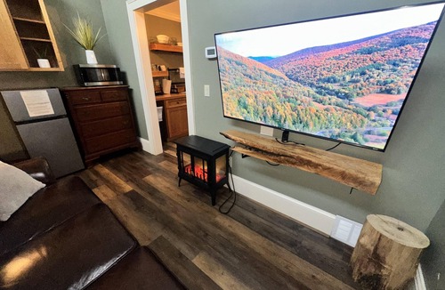 Union Mills Cottage | Blue Ridge Mountain Cottage – Hot Tub & Mountain Views Near Asheville