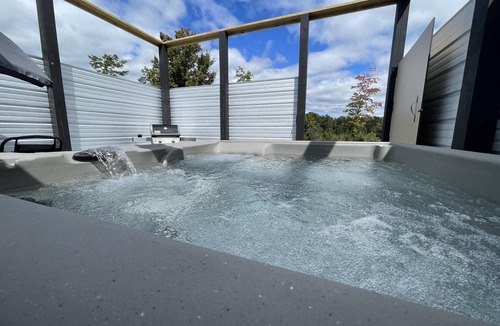 Union Mills Cottage | Blue Ridge Mountain Cottage – Hot Tub & Mountain Views Near Asheville