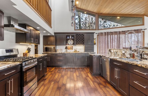 Paris House | Bluegrass Bourbon Retreat/Pool/Downtown Paris